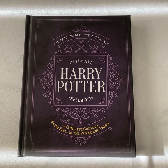 Ultimate Harry Potter spell book - Picture 1 of 4